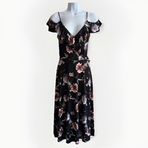 ⭐️ Offer B2G2! BUY 2 GET 2 FREE! 
Soprano Floral Midi Dress